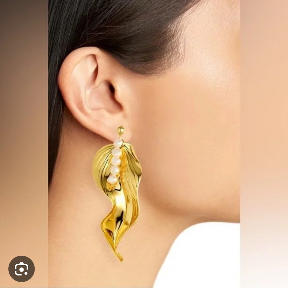 Cult Gaia Nina Gold and cultured freshwater pearl leaf drop earrings